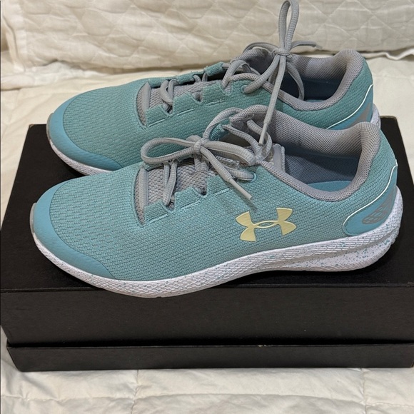 Under Armour Charged Pursuit 2 Women’s Running Sneakers Like New sz 6.5 Y - Picture 3 of 6
